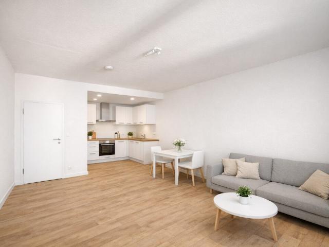Moderne 3 Zimmer Wohnung im Altbau Wir renovieren für Sie in Pieschen!