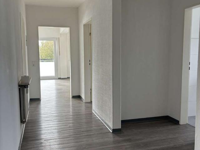 moderne 3 Zimmer Wohnung mit Balkon