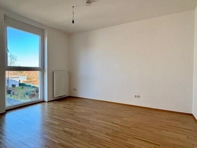 Moderne 3 Zimmer Wohnung mit Balkon und Carportparkplatz in sehr ruhiger Lage