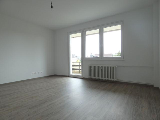 Moderne 3 Zimmer Wohnung mit Balkon und Fernblick! Nähe RRZ