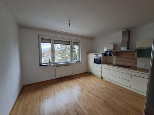 Moderne 3 Zimmer Wohnung mit Balkon und Parkplatz