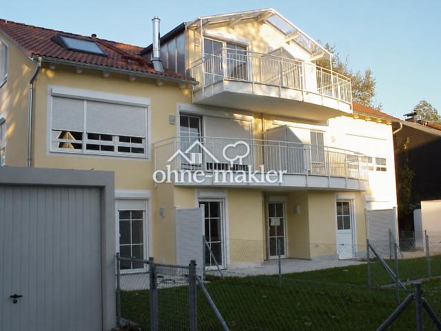 Moderne 3 Zimmer Wohnung mit Balkon, EBK und Garage