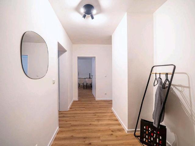 Moderne 3 Zimmer Wohnung mit Balkon – Frisch Renoviert