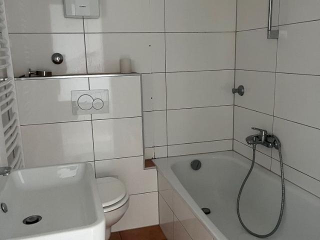 Moderne 3 Zimmer Wohnung mit Balkon gegenüber katholischen Krankenhaus!
