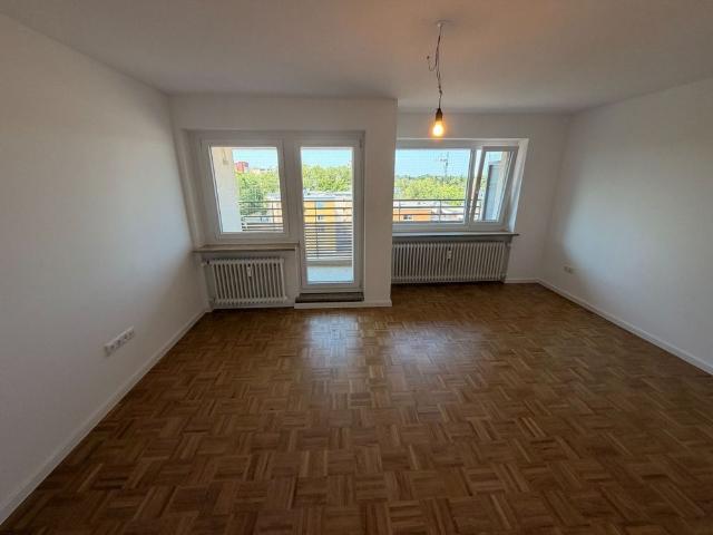 Moderne 3 Zimmer Wohnung mit Balkon im Hasenbergl