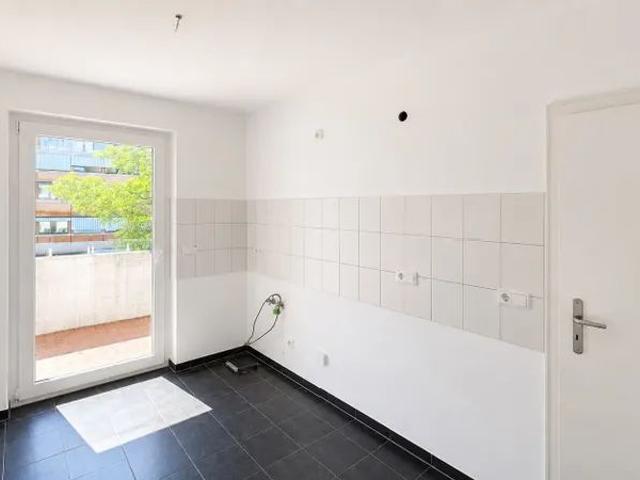 MODERNE 3 ZIMMER WOHNUNG MIT BALKON IN GEPFLEGTER KREFELDER WOHNLAGE ZU MIETEN!