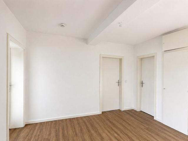 MODERNE 3 ZIMMER WOHNUNG MIT BALKON IN GEPFLEGTER KREFELDER WOHNLAGE ZU MIETEN!