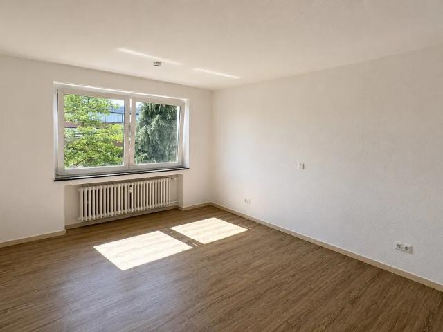 MODERNE 3 ZIMMER WOHNUNG MIT BALKON IN GEPFLEGTER KREFELDER WOHNLAGE ZU MIETEN!