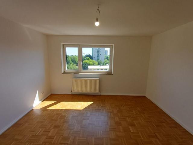 Moderne 3 Zimmer Wohnung mit Balkon in Moosach