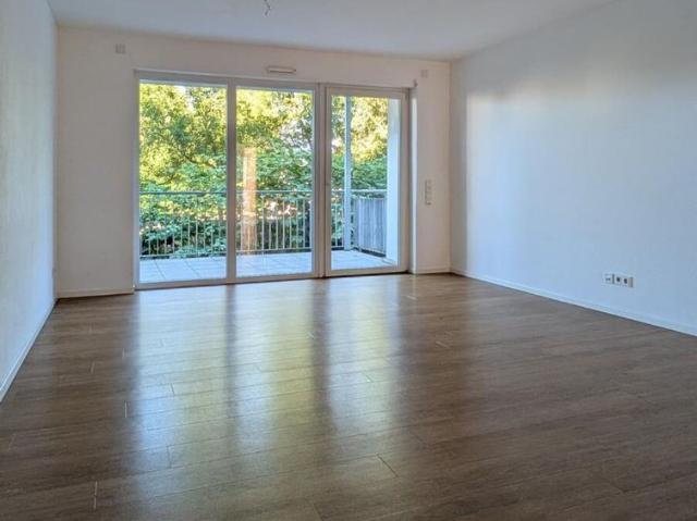 Moderne 3 Zimmer Wohnung mit Balkon in schöner Wohnlage von Bergisch Gladbach Hand