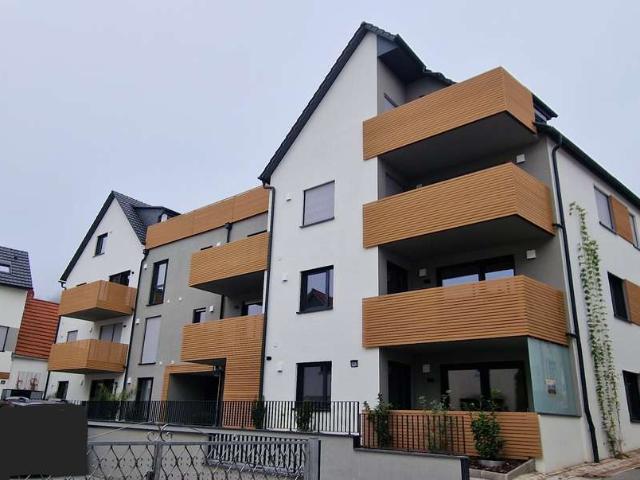 Moderne 3 Zimmer Wohnung mit Einbauküche und Balkon