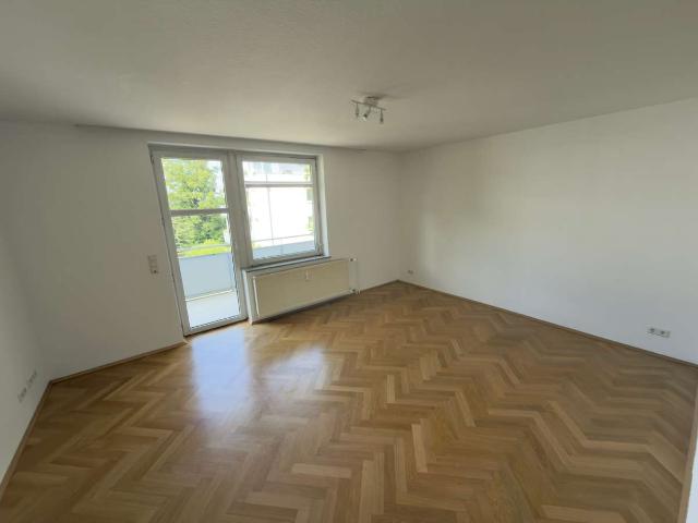 Moderne 3 Zimmer Wohnung mit Einbauküche und großem Balkon