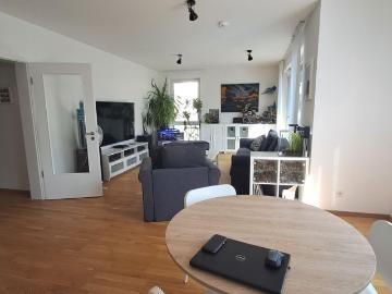 Moderne 3 Zimmer Wohnung mit großem Balkon
