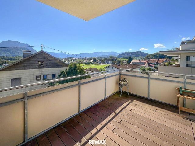 moderne 3 Zimmer Wohnung mit großem sonnigen Balkon und Traunsteinblick