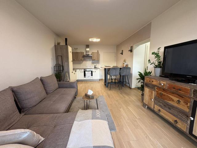 Moderne 3 Zimmer Wohnung mit großer Loggia & Parkplatz im Zentrum