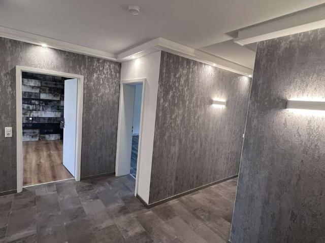 Moderne 3 Zimmer Wohnung mit Schlossblick, Balkon & Klimaanlage – zentrale Lage
