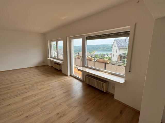 Moderne 3 Zimmer Wohnung mit Seeblick & Balkon am Sorpesee