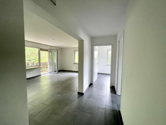 Moderne 3 Zimmer Wohnung mit Terrasse, Einbauküche und Garage in attraktiver Lage von Esslingen