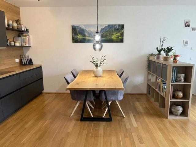 Moderne 3 Zimmer Wohnung mit Terrasse, Garten und Carport