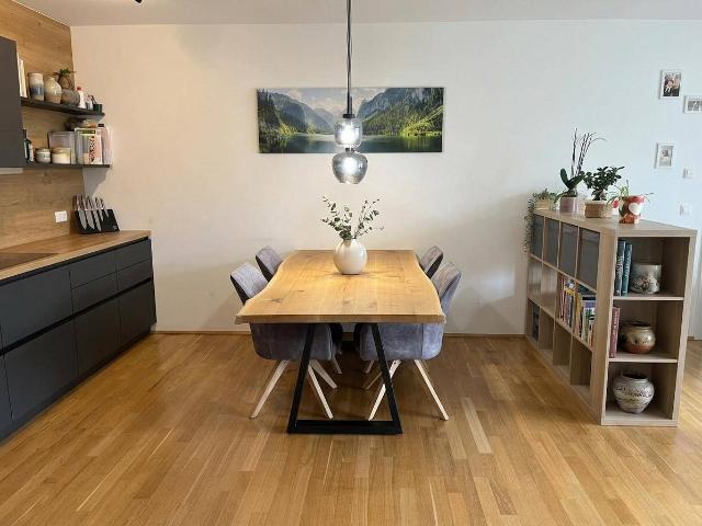 Moderne 3 Zimmer Wohnung mit Terrasse, Garten und Carport