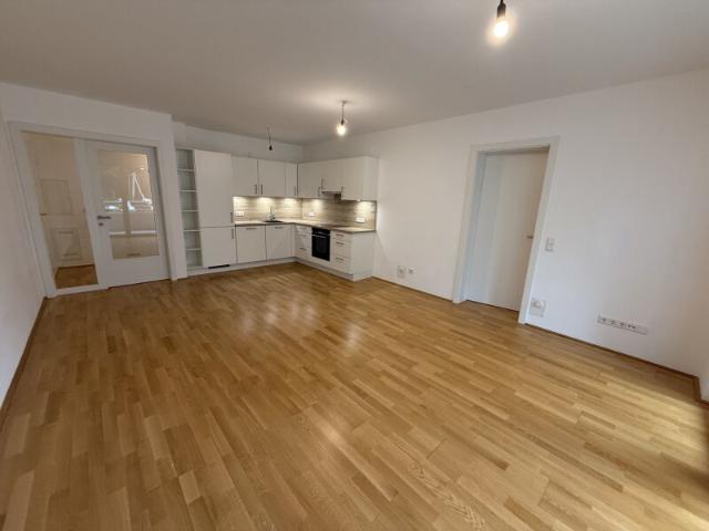 MODERNE 3 ZIMMER WOHNUNG MIT ZWEI BÄDERN IM 1.OG