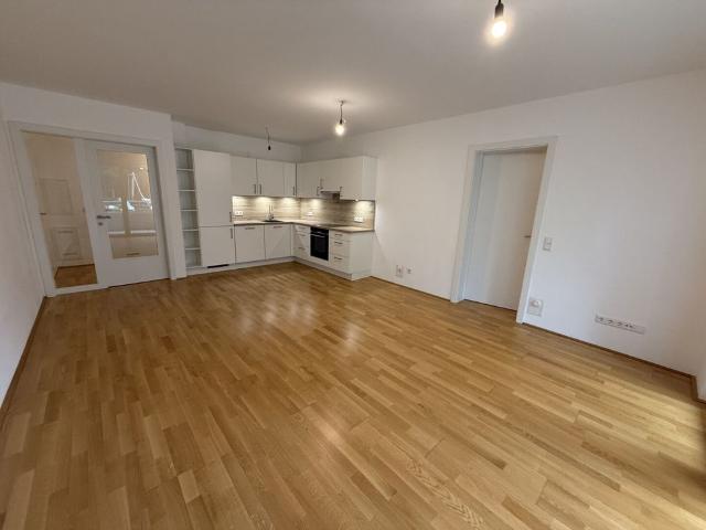 MODERNE 3 ZIMMER WOHNUNG MIT ZWEI BÄDERN IM 1.OG