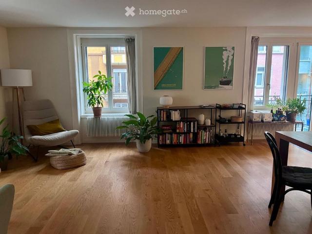 Moderne 3 Zimmerwohnu g in renoviertem Altbau