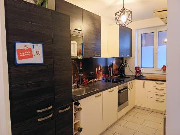 Moderne 3 Zimmerwohnung teilmöbliert mit Balkon