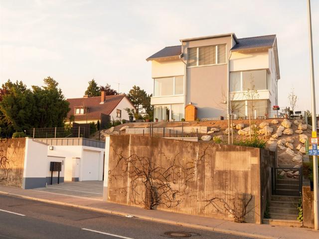 Moderne 3 Zimmerwohnung Bj. 2015 18 m² Terrasse, Aufzug & Tiefgarage in Feldrandlage Mainz Finthen