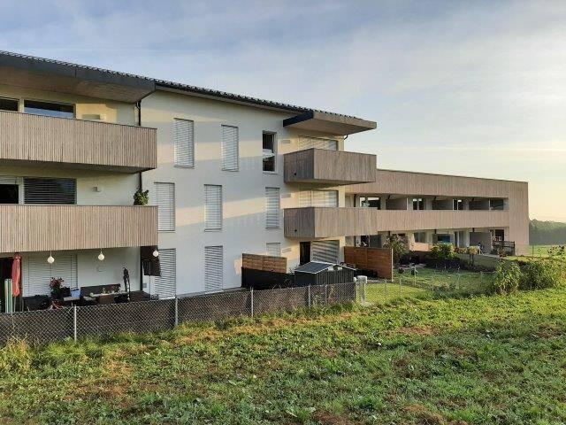 Moderne 3 Zimmerwohnung mit Balkon und Stellplatz