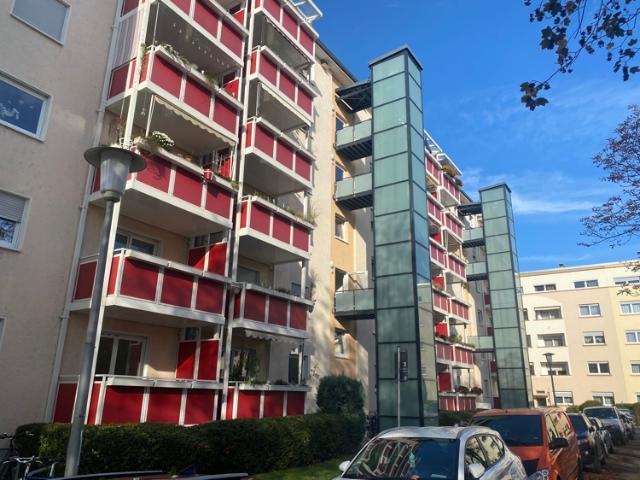 Moderne 3 Zimmerwohnung mit Balkon unmittelbar am Park in Mannheim Lindenhof