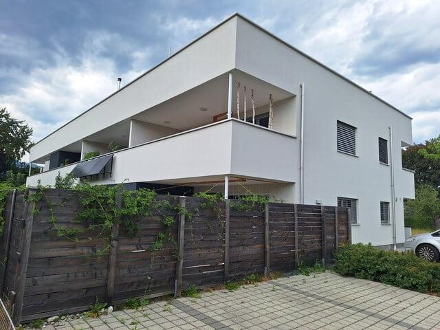 Moderne 3 Zimmerwohnung mit Garten inklusive 2 Tiefgargenplätze