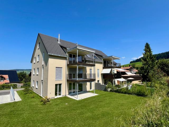 Moderne 4.5 Zi. Wohnung, hochwertiger Ausbaustandard, Blick ins Grüne