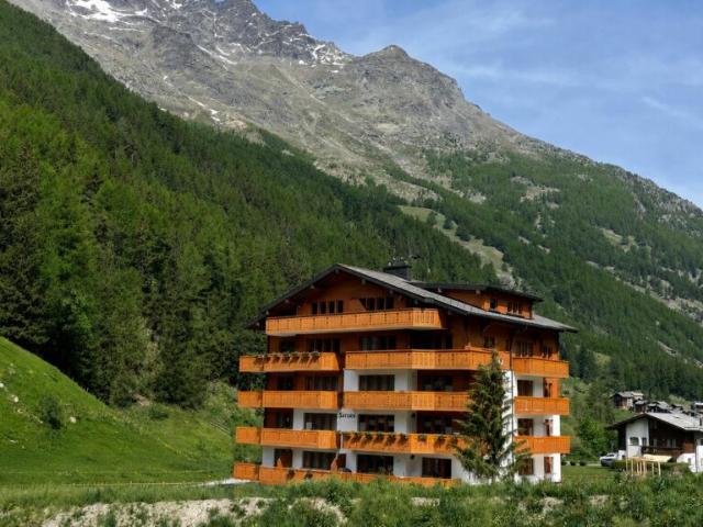 Moderne 4.5 Zimmerwohnung mit unverbautem Blick. 3. Stock Süd Ost mit Morgen und Nachmittagsonne