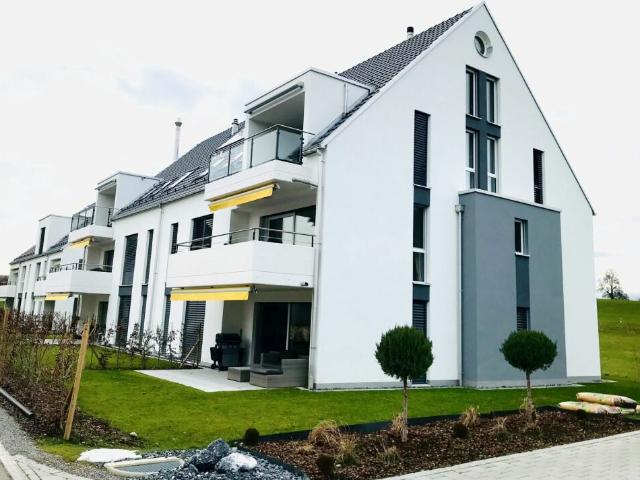 Moderne 4.5 Zimmerwohnung mit attraktivem Sitzplatz an ruhiger Lage