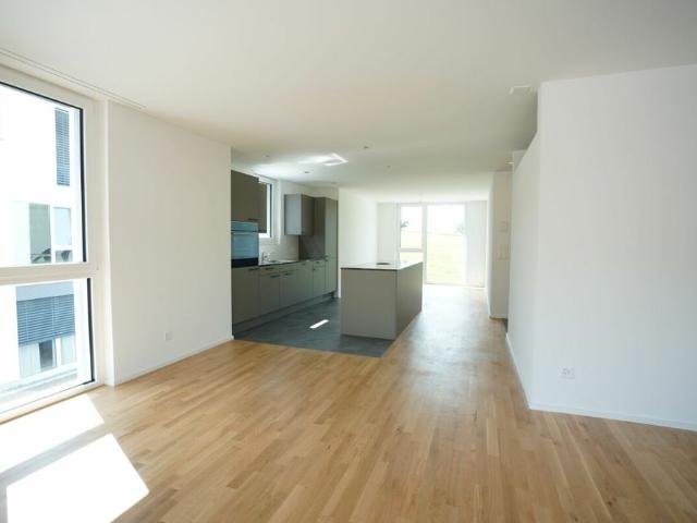 Moderne 4.5 Zimmerwohnung mit attraktivem Sitzplatz an ruhiger Lage