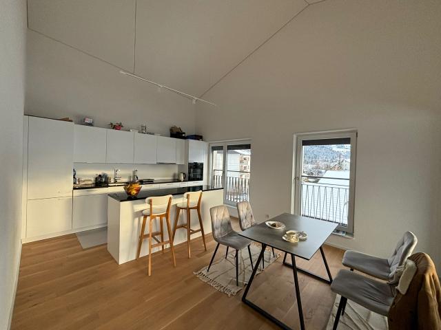 Moderne 4.5 Zimmerwohnung Attika im Herzen von Plaffeien