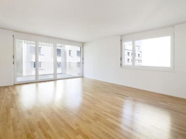 Moderne 4.5 Zimmer Attika Wohnung in familienfreundlicher Überbauung