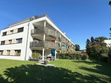 Moderne 4.5 Zimmer Gartenwohnung mit 305 m² Privatgarten