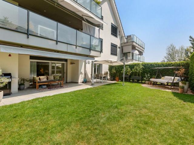 Moderne 4.5 Zimmer Gartenwohnung mit hochwertigem Ausbau