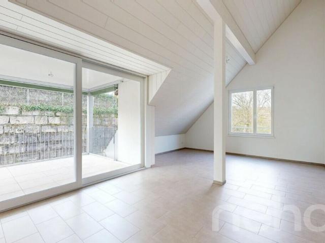 Moderne 4.5 Zimmer Dachwohnung mit Keller und grossem Estrich