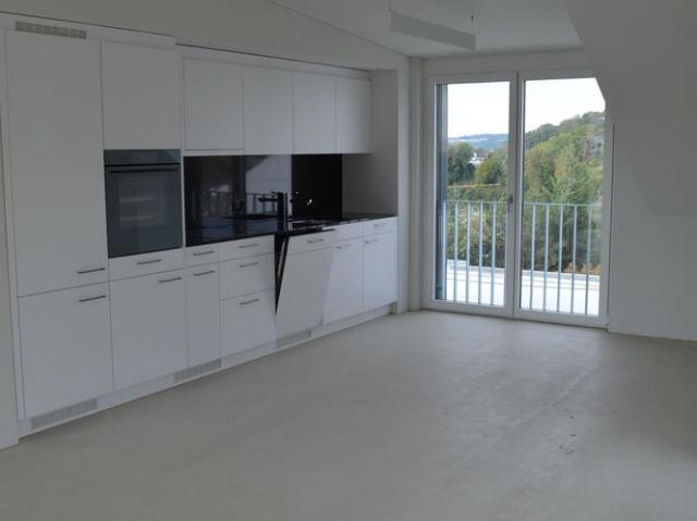 Moderne 4.5 Zimmer Dachwohnung mit Terrasse in Neuhausen am Rheinfall