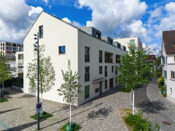 Moderne 4.5 Zimmer Maisonette Wohnung mit Loggia und Einstellhallenplatz