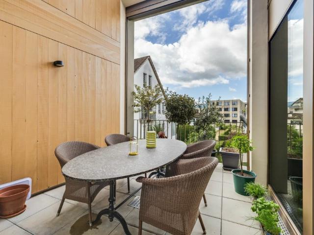 Moderne 4.5 Zimmer Maisonette Wohnung mit Loggia und Einstellhallenplatz