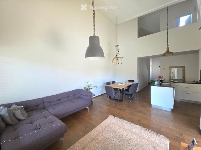 Moderne 4.5 Zimmer Maisonettewohnung mit Balkon, 2 Tiefgaragenplätzen und E Lademöglichkeit