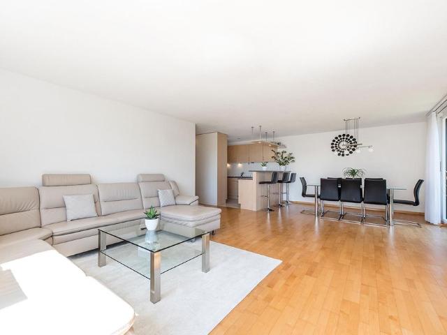 Moderne 4.5 Zimmer Wohnung an bevorzugter Lage in Seenähe