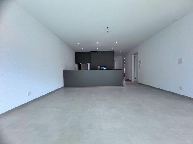 Moderne 4.5 Zimmer Wohnung, EG, mit Loggia und Wintergarten
