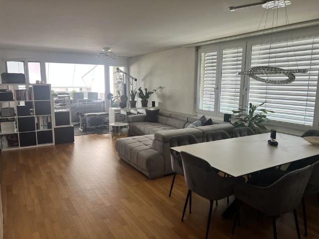 Moderne 4.5 Zimmer Wohnung in Tann zu vermieten