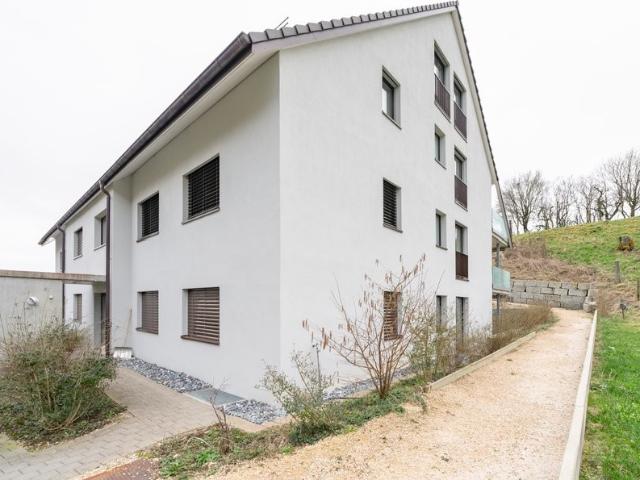 MODERNE 4.5 ZIMMER WOHNUNG IN STÜSSLINGEN