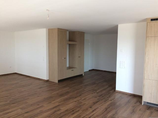 Moderne 4.5 Zimmer Wohnung mit Bergsicht und ruhiger Lage